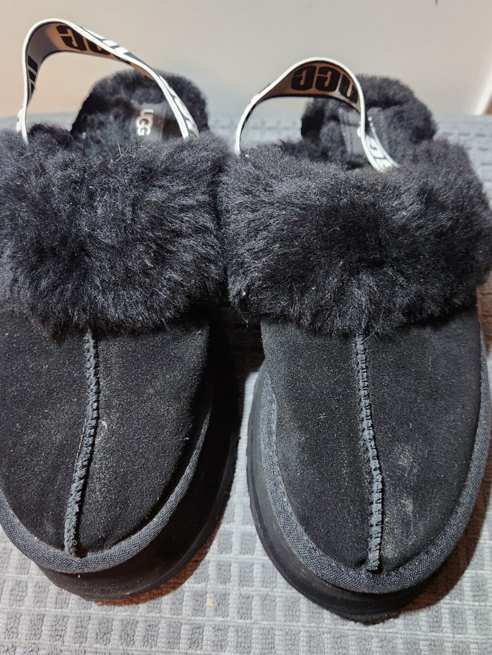 UGG Womens Size 9 Funkette Black Fluff Slide Platform Slipper Sandals